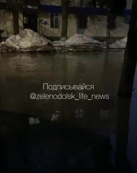 «​SOS! Зеленодольск нещадно топит»: жители атаковали соцсети жалобами, администрация - бездействует