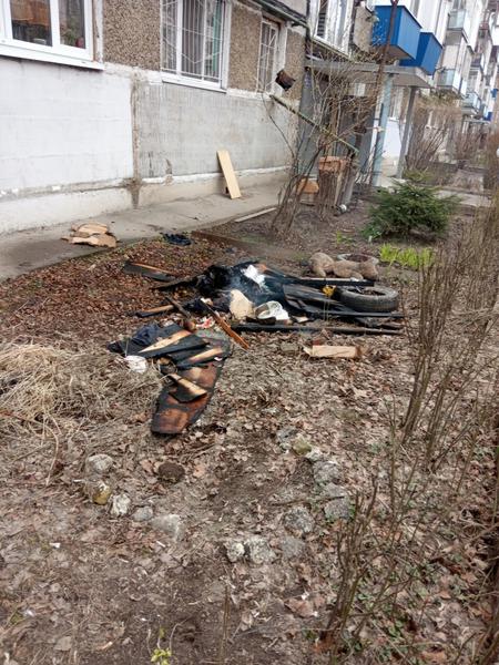 В казанской квартире сгорели вещи и мебель: пострадал мужчина