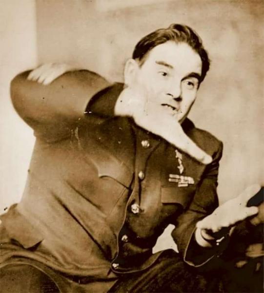 В Казани появилась аллея памяти легендарного летчика Михаила Девятаева