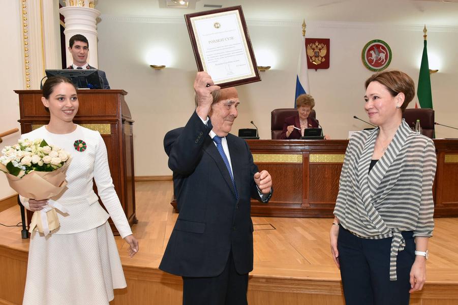 Шаймиев вручил награды за вклад в республиканский фонд «Возрождение»