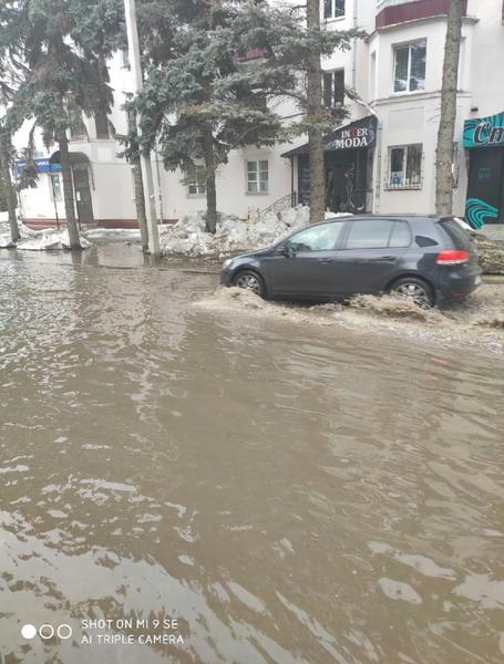 «​SOS! Зеленодольск нещадно топит»: жители атаковали соцсети жалобами, администрация - бездействует
