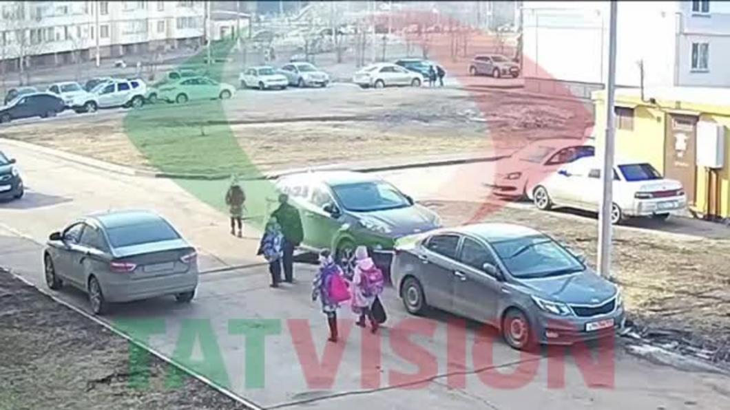 Наезд на выбежавшего на дорогу школьника в Нижнекамске попал на видео