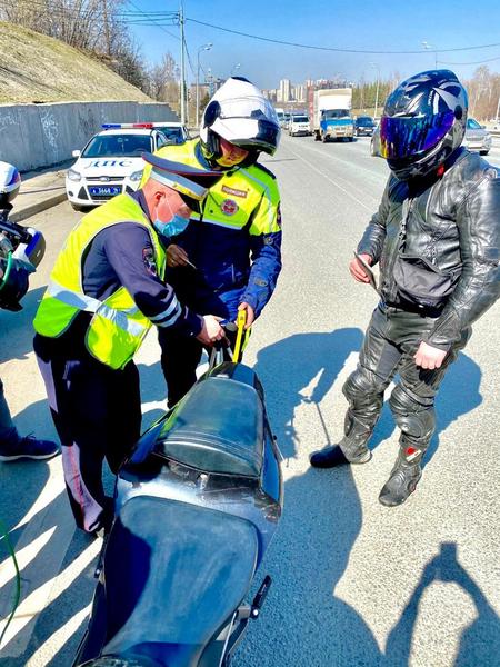 Для выявления нарушителей на казанских дорогах привлекли мотопатрули