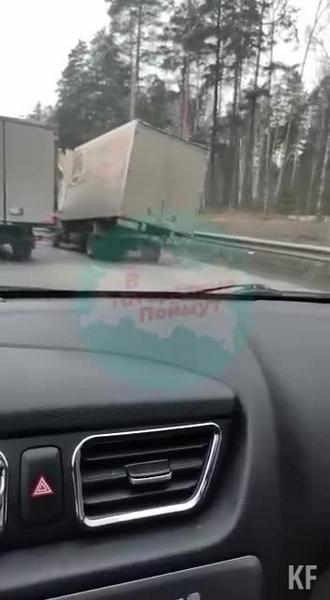 В Казани «ГАЗель» на большой скорости врезалась в автобус