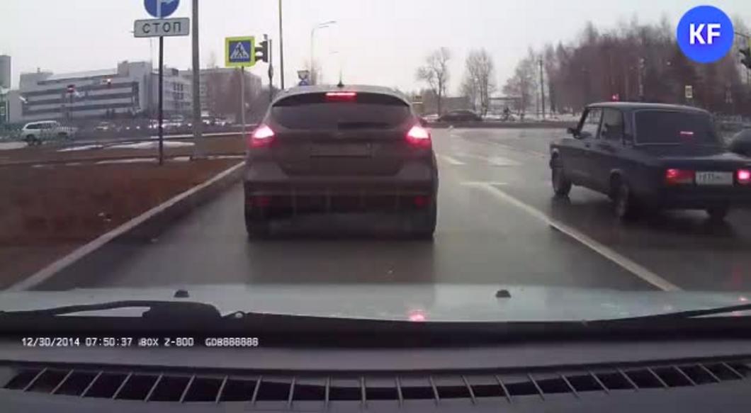 Автоинспекторы Челнов раскрыли подробности ДТП, превратившего «ВАЗ» в груду металла