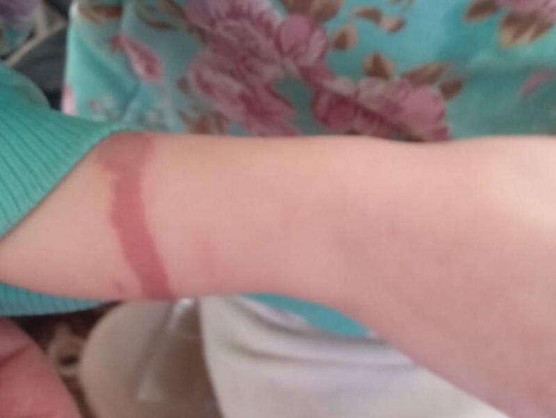 «От голода жевала одеяло»: россиянка сутками не кормила дочь и привязывала её к батарее