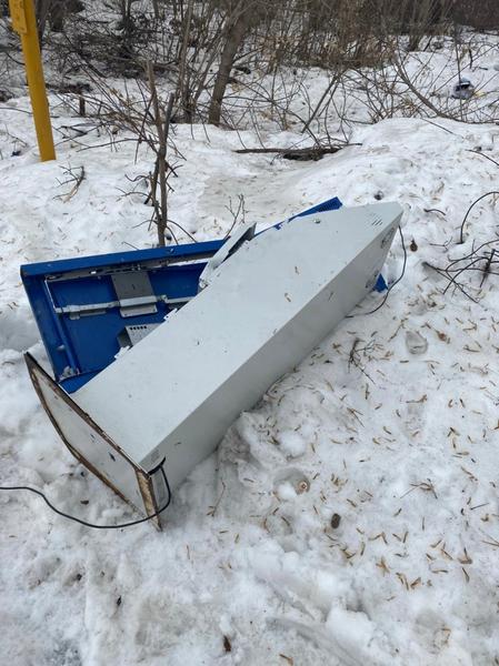 Пара хулиганов взломала магазин в Казани, украв терминал с наличными