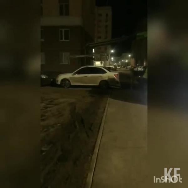 В ГИБДД Нижнекамска наглядно показали, что бывает с припаркованными на тротуаре машинами