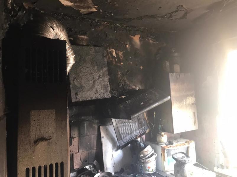 Огнеборцы спасли двух женщин во время пожара в многоэтажке Альметьевска