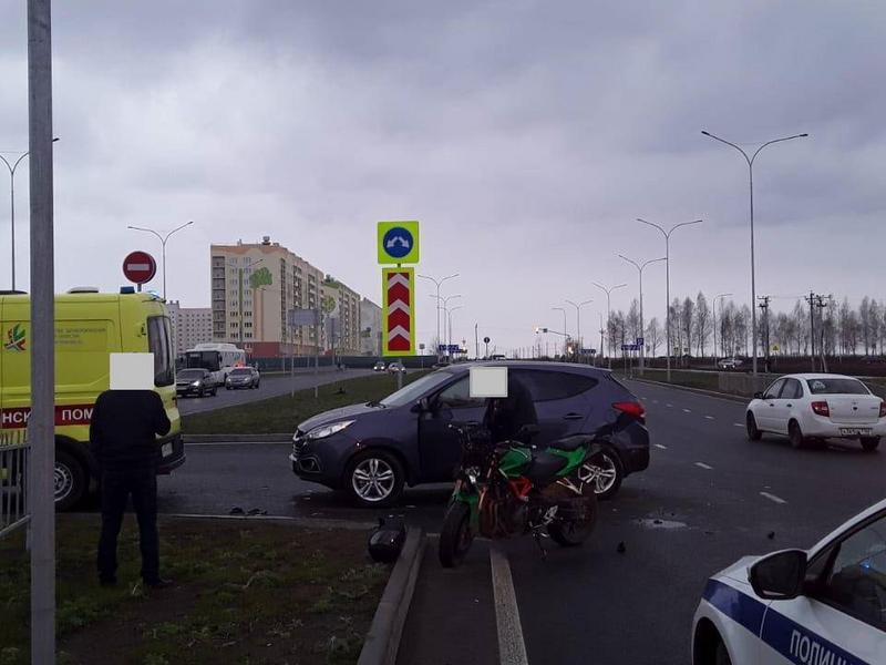 В Нижнекамске автоледи на «Хендай» отправила байкера в больницу В Нижнекамске автоледи на «Хендай» отправила байкера в больницу