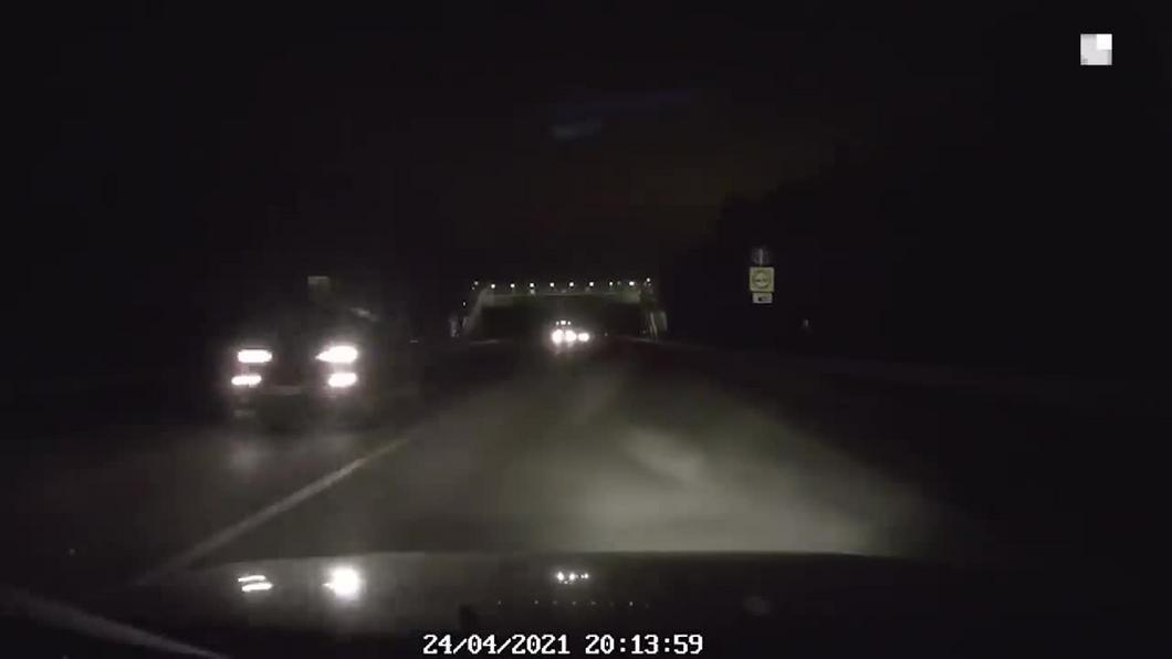 Ехавший в Татарстан грузовик снёс надземный переход в Екатеринбурге