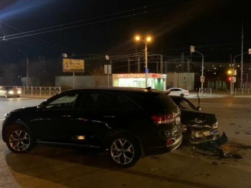 Битком набитая молодежью легковушка с удмуртскими номерами устроила ДТП в Казани