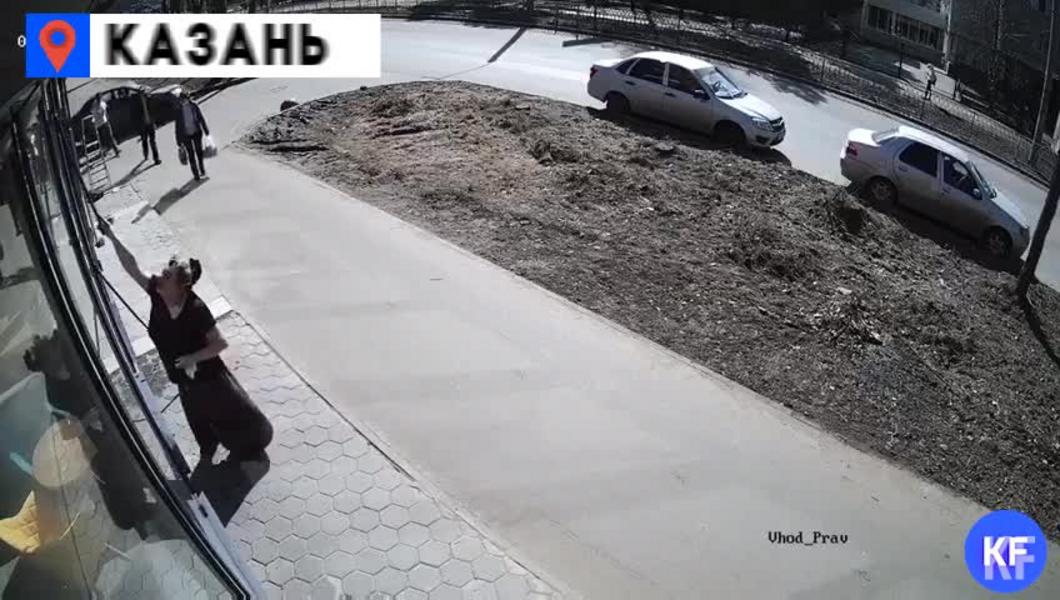 Появилось видео смертельного наезда на студента около казанского медколледжа