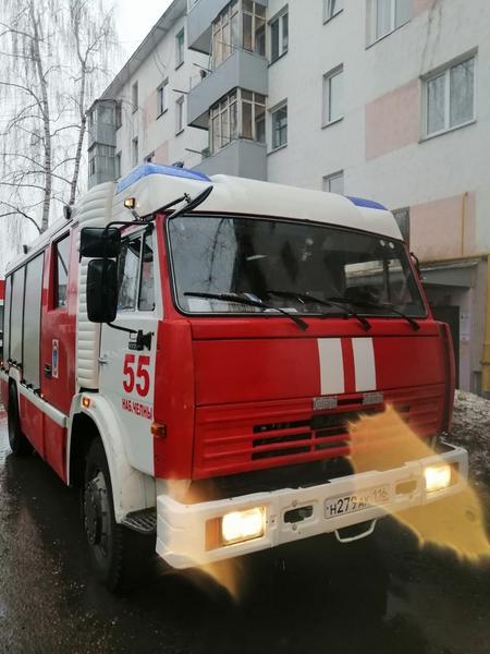 На пожаре в челнинской «двушке» отравился мужчина