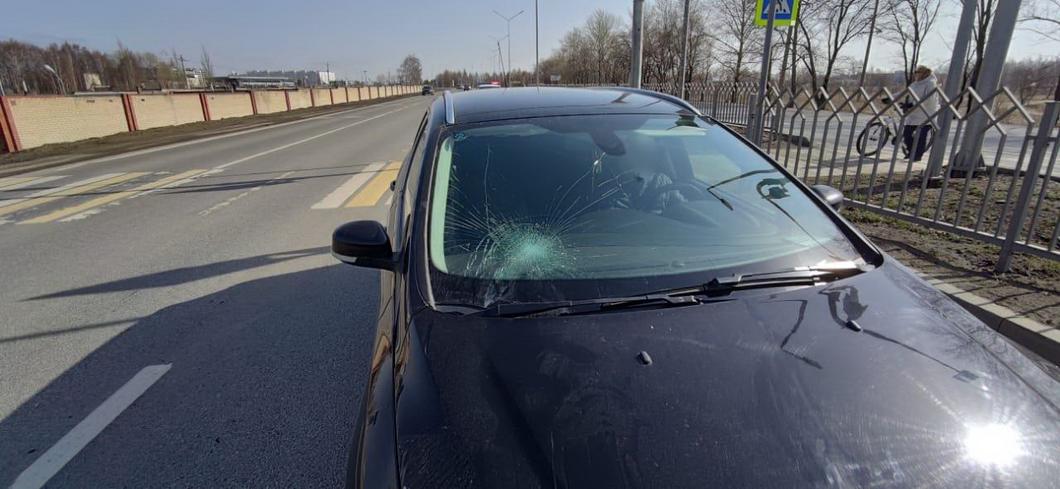 На видеорегистратор попал момент жесткого ДТП с девушкой-пешеходом в Челнах