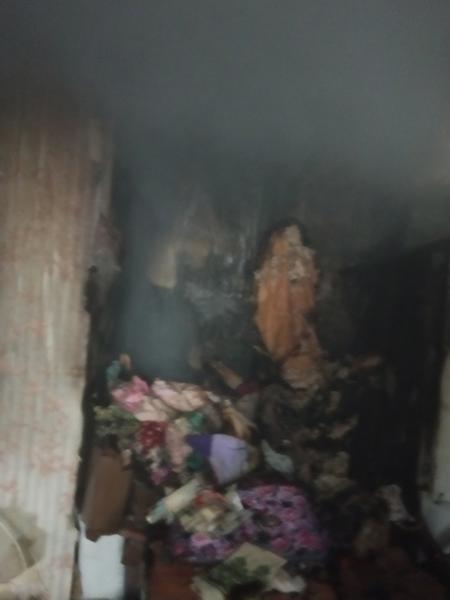 В казанской квартире сгорели вещи и мебель: пострадал мужчина