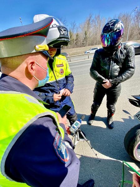 Для выявления нарушителей на казанских дорогах привлекли мотопатрули