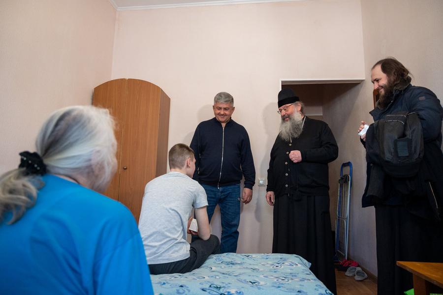 Митрополит Кирилл встретился с вынужденными переселенцами из ДНР и ЛНР, прибывшими в Татарстан