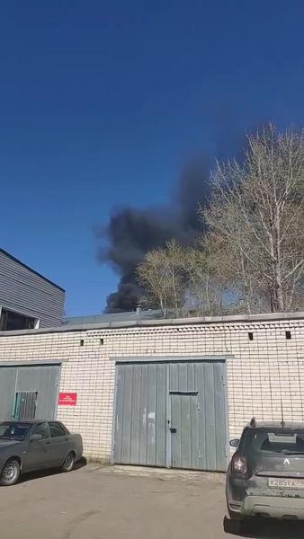 В Казани недалеко от ТЦ Kazan Mall загорелся дом