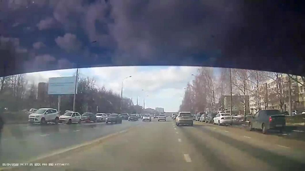 Челнинцы - о подрезавшем легковушку водителе «скорой»: Король дороги нашелся