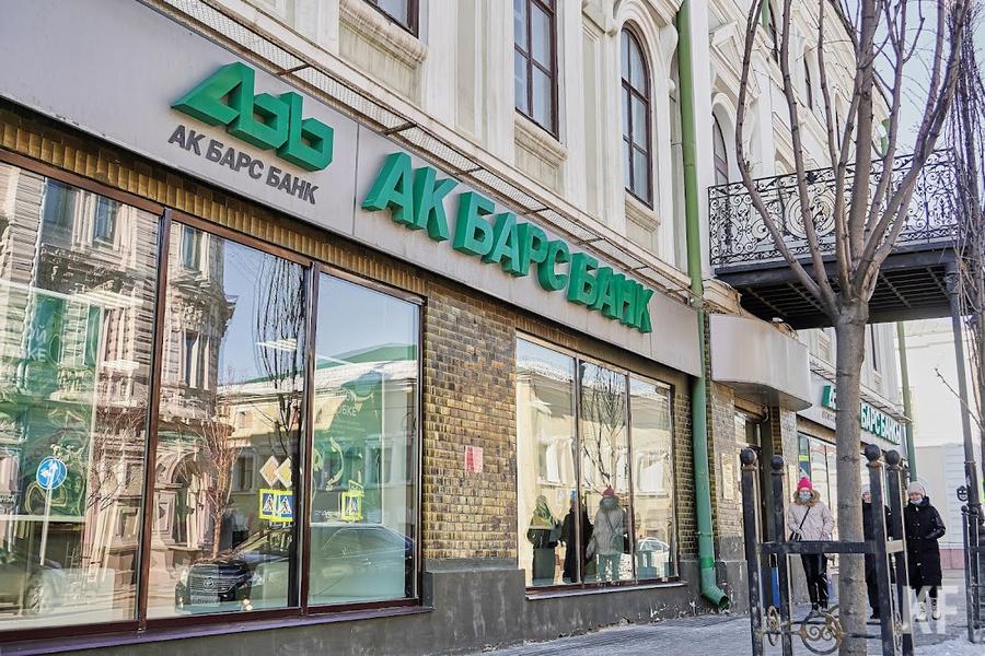 «Ключевая ставка все еще остается чрезвычайно высокой»: кредиты остаются недоступными, а вклады выгодными