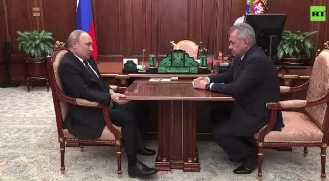 Шойгу доложил Путину об обстановке в Мариуполе