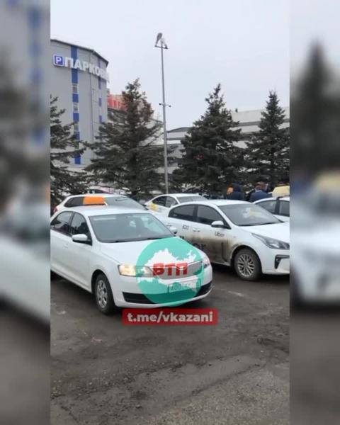 Казанские таксисты рассказали о причинах забастовки