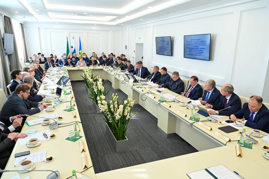 Минниханов: Для эффективного решения экологических задач необходимо тесное сотрудничество предприятий и науки