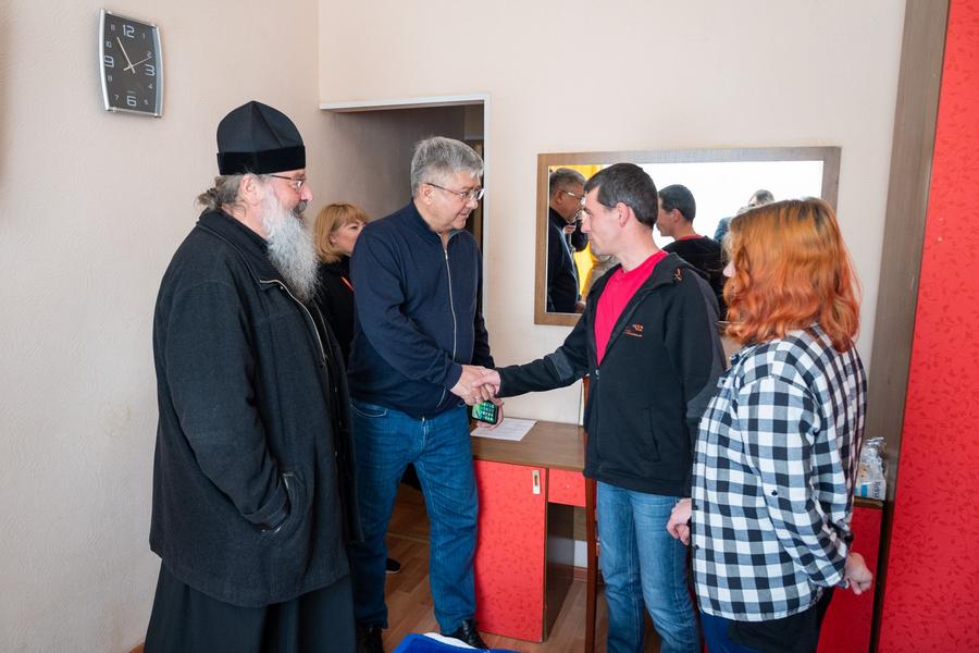 Митрополит Кирилл встретился с вынужденными переселенцами из ДНР и ЛНР, прибывшими в Татарстан