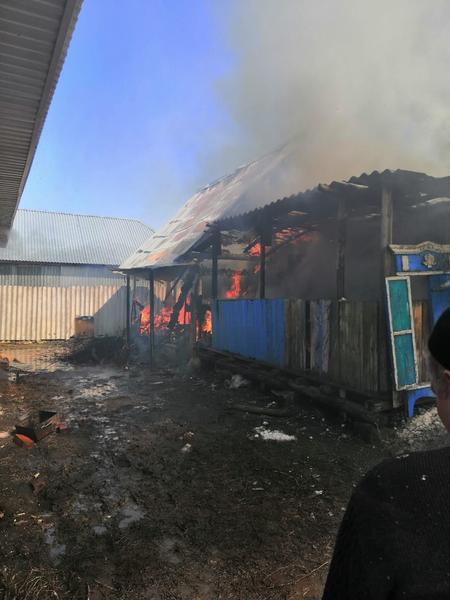 В Альметьевском районе сгорели сарай и баня В Альметьевском районе сгорели сарай и баня