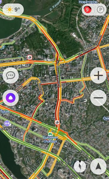 Крупное ДТП в Казани на Вишневского: грузовик снёс около 10 машин