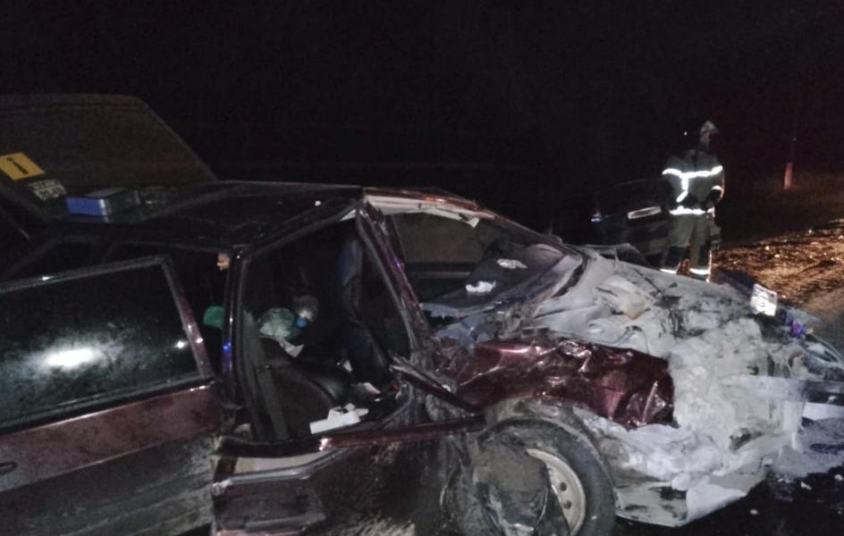 На трассе Казань - Оренбург столкнулись два авто: три человека пострадали