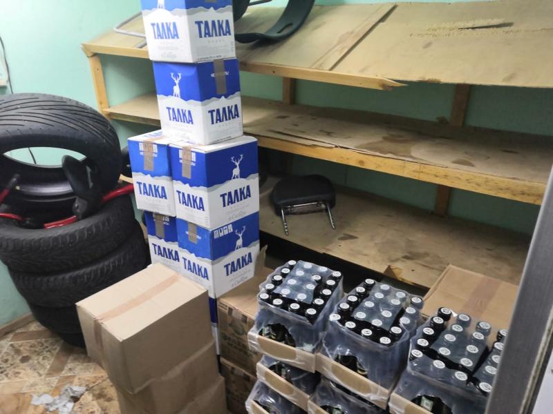 Оперативники Челнов вынесли из магазина 388 литров «паленого» алкоголя