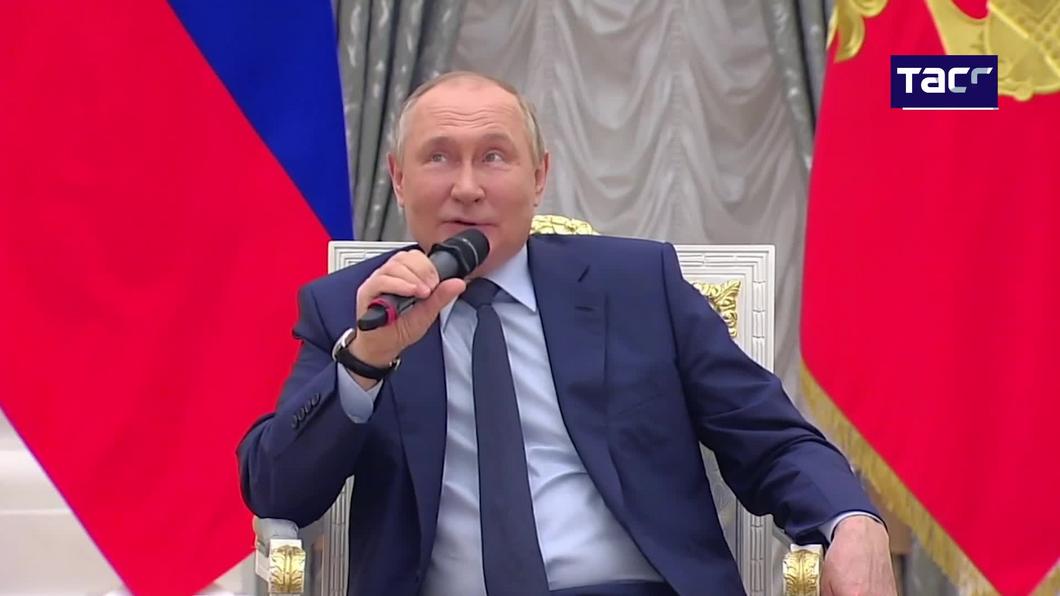 Путин поддержал идею введения в школах занятий по историческому просвещению