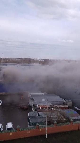 В Казани загорелся оптовый склад