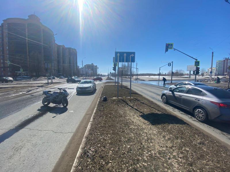 Байкер в Нижнекамске открыл мотосезон и попал в аварию Байкер в Нижнекамске открыл мотосезон и попал в аварию