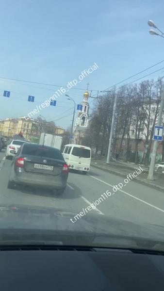 Движение на Карла Маркса в Казани, где встали пять троллейбусов, запущено