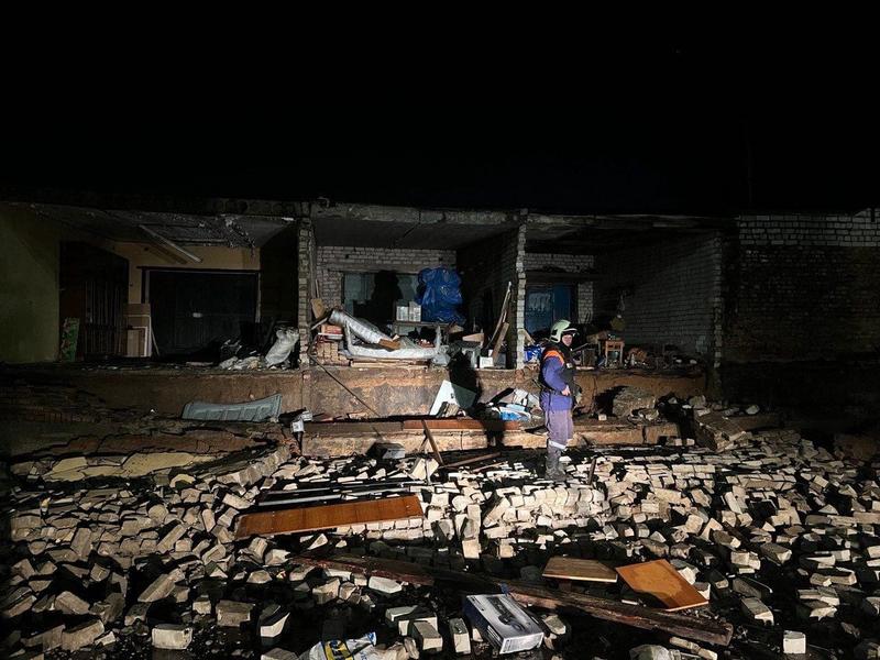 В Казани обрушилась задняя стена трех гаражей В Казани обрушилась задняя стена трех гаражей