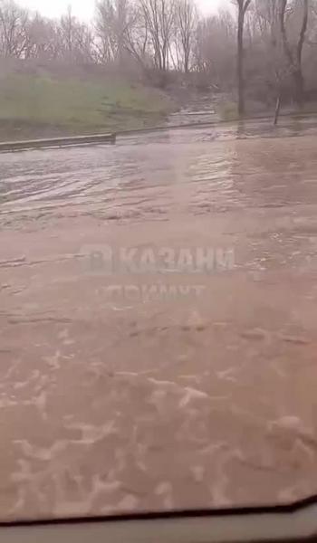 «Третья столицы, ну ты чего»: Собчак прокомментировала потоп после ливня в Казани