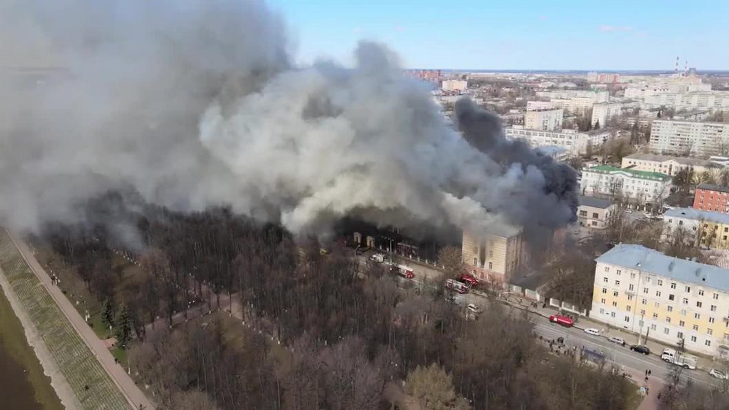 В Твери горит здание НИИ-2 Минобороны России
