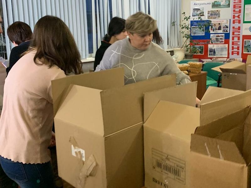 Из Нижнекамска отправили полтонны подарков и письма российским военнослужащим на Украину