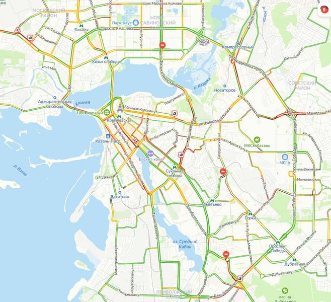 Крупное ДТП в Казани на Вишневского: грузовик снёс около 10 машин