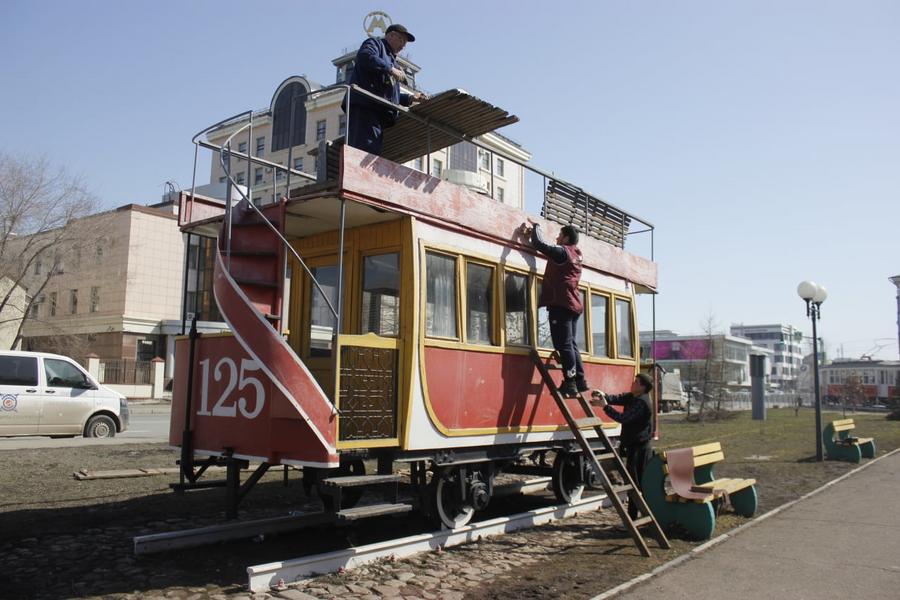 Работники «Метроэлектротранса» начали ремонт трамваев на Аллее Славы