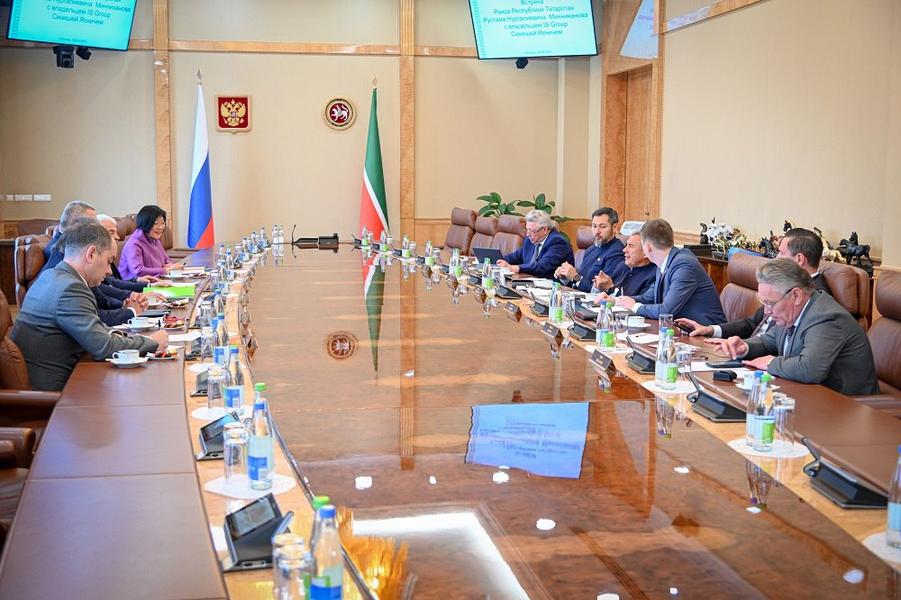 Минниханов обсудил с владельцем IS Group Ясничем сотрудничество с Татарстаном