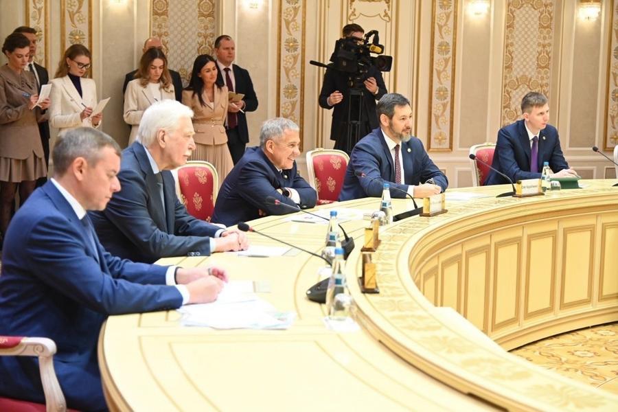 Минниханов обсудил с Лукашенко сотрудничество Татарстана и Беларуси