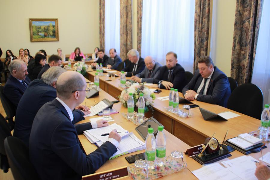 «Выглядит это прекрасно, но по факту эффективность не такая хорошая»: Депутаты Госсовета указали на недостатки мер поддержки бизнеса