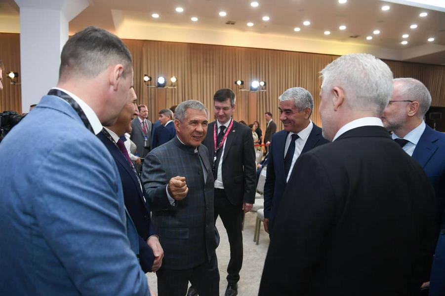 Минниханов поучаствовал в выставке «ИННОПРОМ. Центральная Азия» Минниханов поучаствовал в выставке «ИННОПРОМ. Центральная Азия»