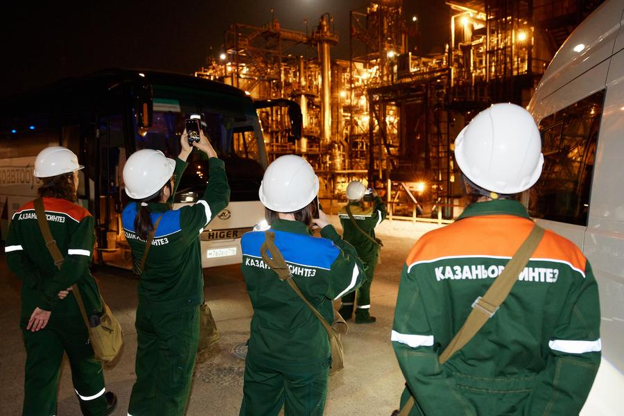 «Казаньоргсинтез» провел экскурсию для своих коллег-химиков и студентов профильных направлений