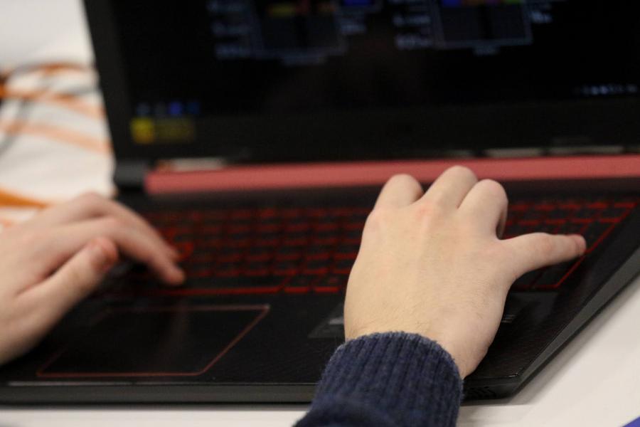 Сватеры запугивают нижнекамцев: в «Телеграме» появились фейковые сообщения о минировании школ