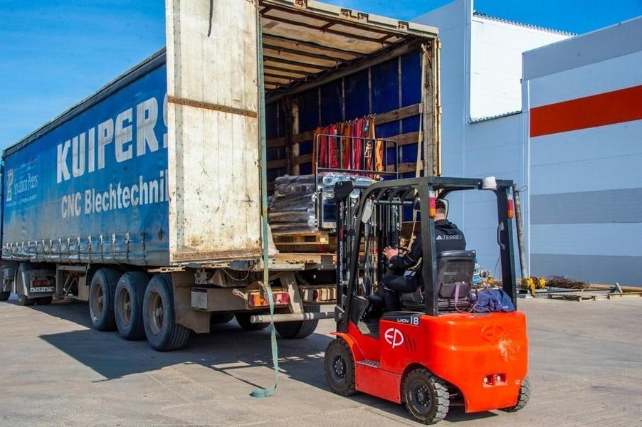 Из Нижнекамска в Лисичанск отправили партию гуманитарной помощи Из Нижнекамска в Лисичанск отправили партию гуманитарной помощи